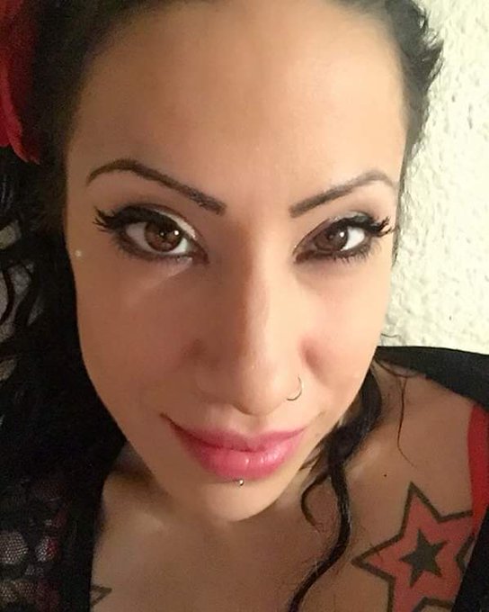 Dicen que los ojos son el espejo del ALMA. Que teng&aacute;is un buen d&iacute;a lleno de energ&iacute;a positiva mis L❤VERS<a href="/tag/seb2017"class="tags"><span>#seb2017</span></a>