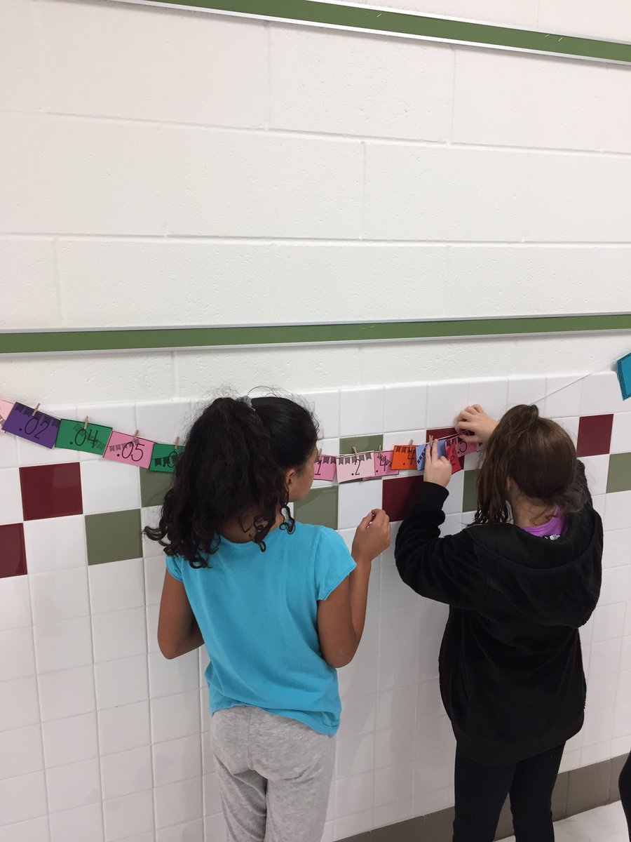 BrownSTEMteach's tweet photo. Collaborating to compare &amp; order decimals @MadisonsTrust16 #mtes3yr https://t.co/zkxVS3kpv6