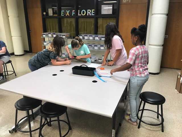 Tech_CoachLloyd's tweet image. Ms. Messex and her students are working hard in the Makerspace.