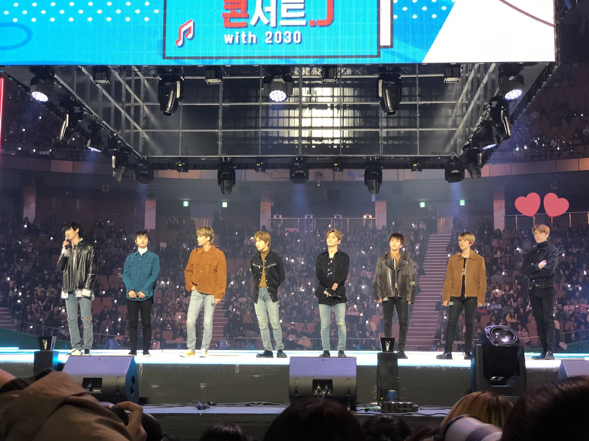 BAGAIMANA BISA RASA INI BEGITU MENGGEBU????
#EXO_IBKConcert