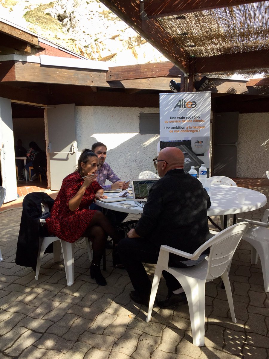 LeWagonMrs's tweet image. Hackathon #code4marseille jour 2, #jobdating avec l’@ApecPacaCorse, Altea et @SeptLieues d’un côté ...