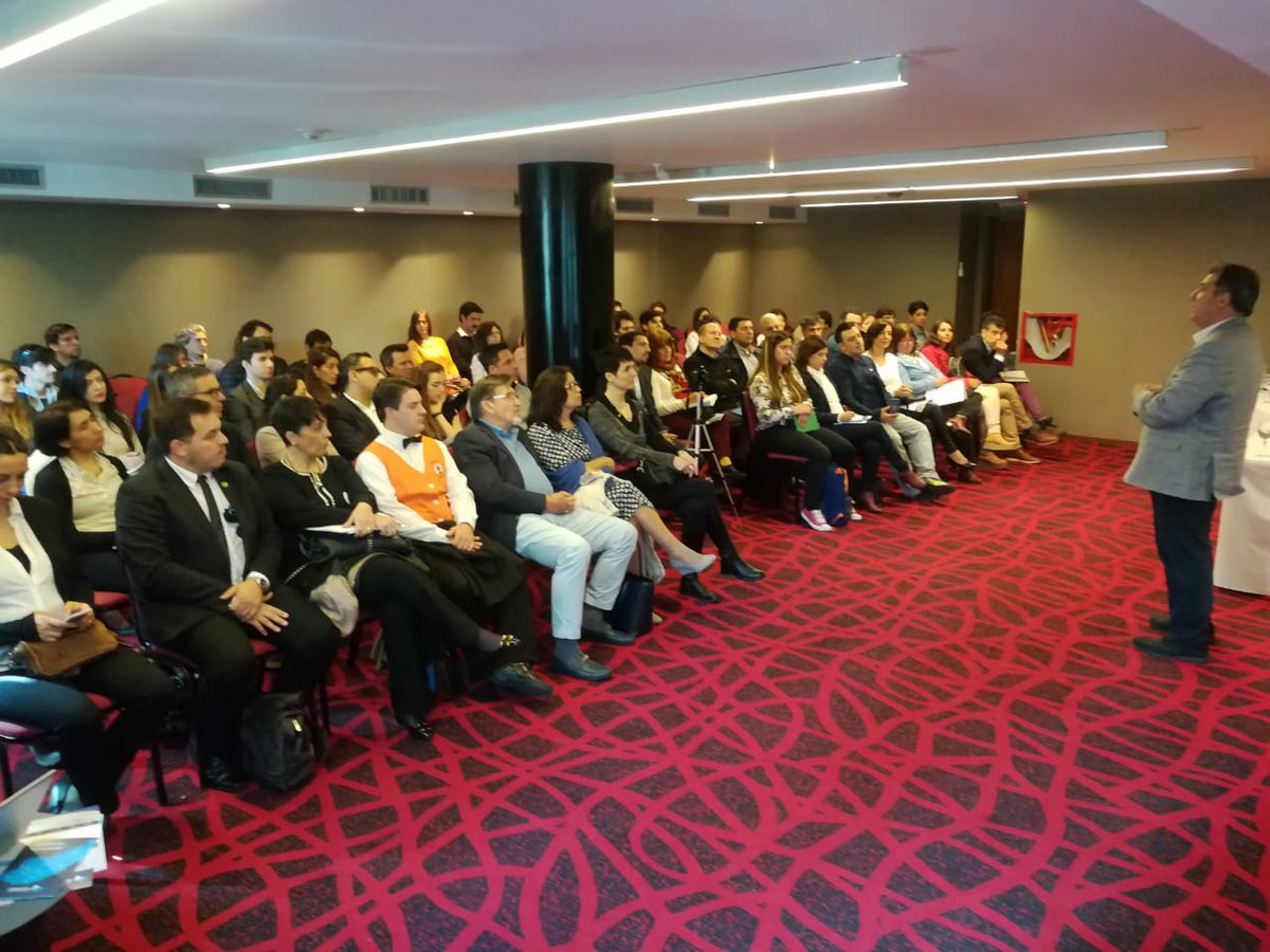 A pleno escuchando a <a href="/JoanAntoniMele/">Joan Antoni Melé</a>, Pte. de #BancaÉtica>> "Finanzas sustentables: el valor humano del dinero", organizado x <a href="/ARGVALORES/">ARGENTINA VALORES</a>, <a href="/becerrabursatil/">Becerra Bursátil</a>, #NovilloSARAVIA, <a href="/IAEF_oficial/">IAEF</a>. "Los Bancos no tienen un sólo peso. ¿Tú sabes dónde invierten tu dinero?", interpela