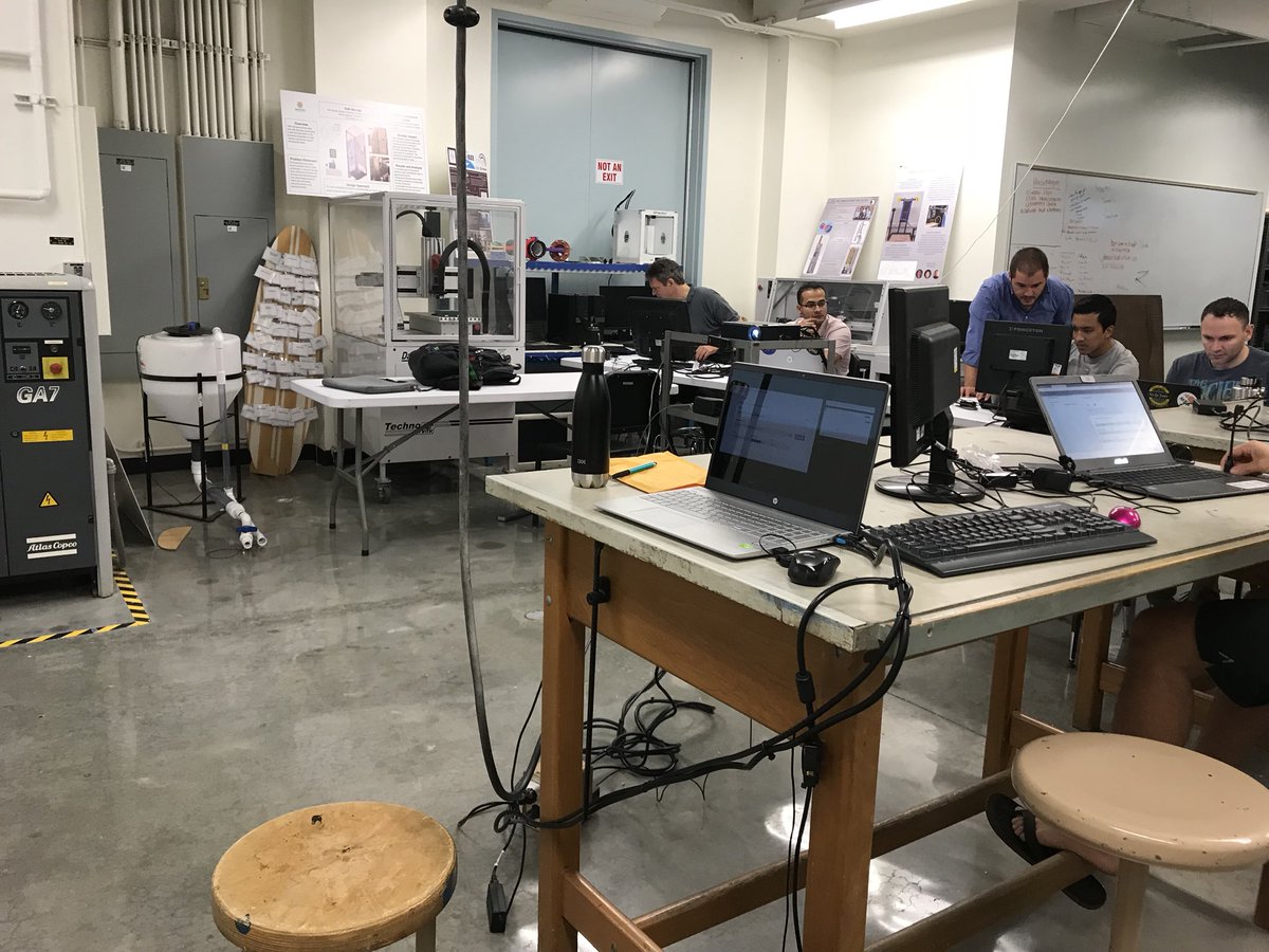 SJSU_EPICS's tweet photo. Tom Zimmerman, @IBMResearch Master Inventor and EPICS Mentor, is hosting a workshop on the Internet of Things (IoT) in the Makerspace. https://t.co/STofeAScCs