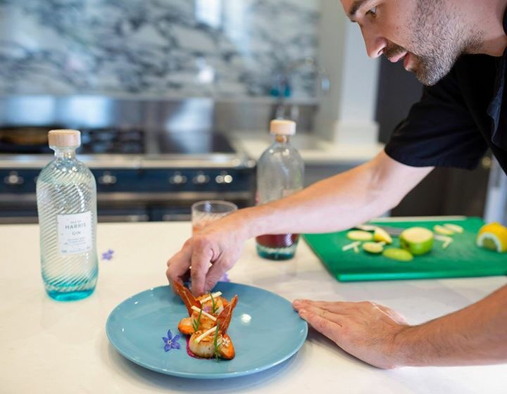 harrisdistiller's tweet photo. Our #seafoodproject gets underway with this stunning dish from local chef Chris Loye. Hand-dived scallops, local beetroot, apple, fresh rocket and an Isle of Harris Gin caramel. Full recipe via https://t.co/KMJxJaHfZz https://t.co/SwPkAjVjaB