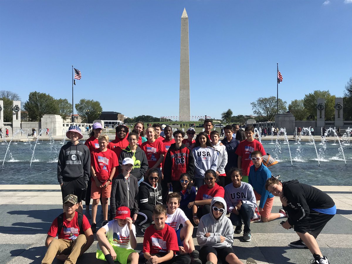 DowlingAMSB's tweet photo. Bus 2 at the White House, WWII Memorial, and Jefferson Memorial #AR5 #AMSBDC2018 @AmityMSBethany https://t.co/NOvyAh4Hyq