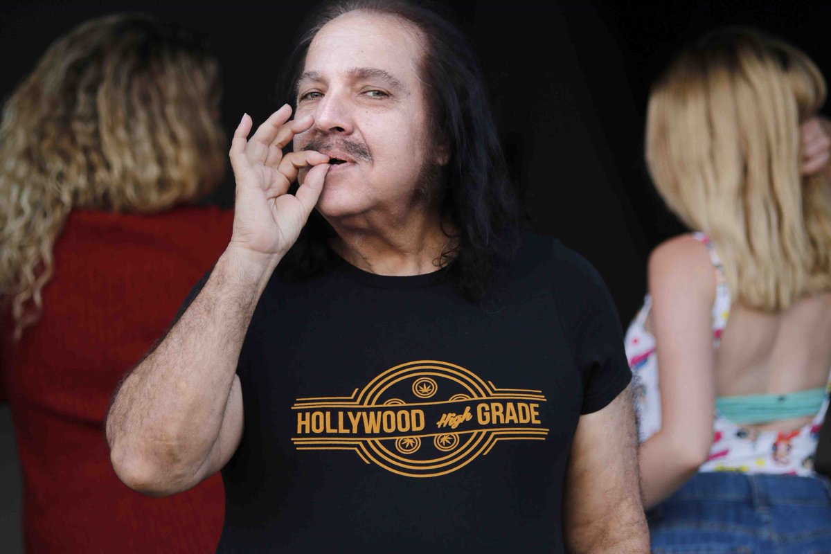 RealRonJeremy's tweet photo. When in Los Angeles check out HOLLYWOOD HIGH GRADE the best place in Hollywood. Tell them Uncle Ron sent you!!!!!
@hhglosangeles
#RonJeremy #LegendRonJeremy #realRonJeremy #Legend #entertainment #Celebrity #Comedy #Porn #Comedian #weed #pot #dope #GoldenArtistsEntertainment https://t.co/wuoPxRypgt