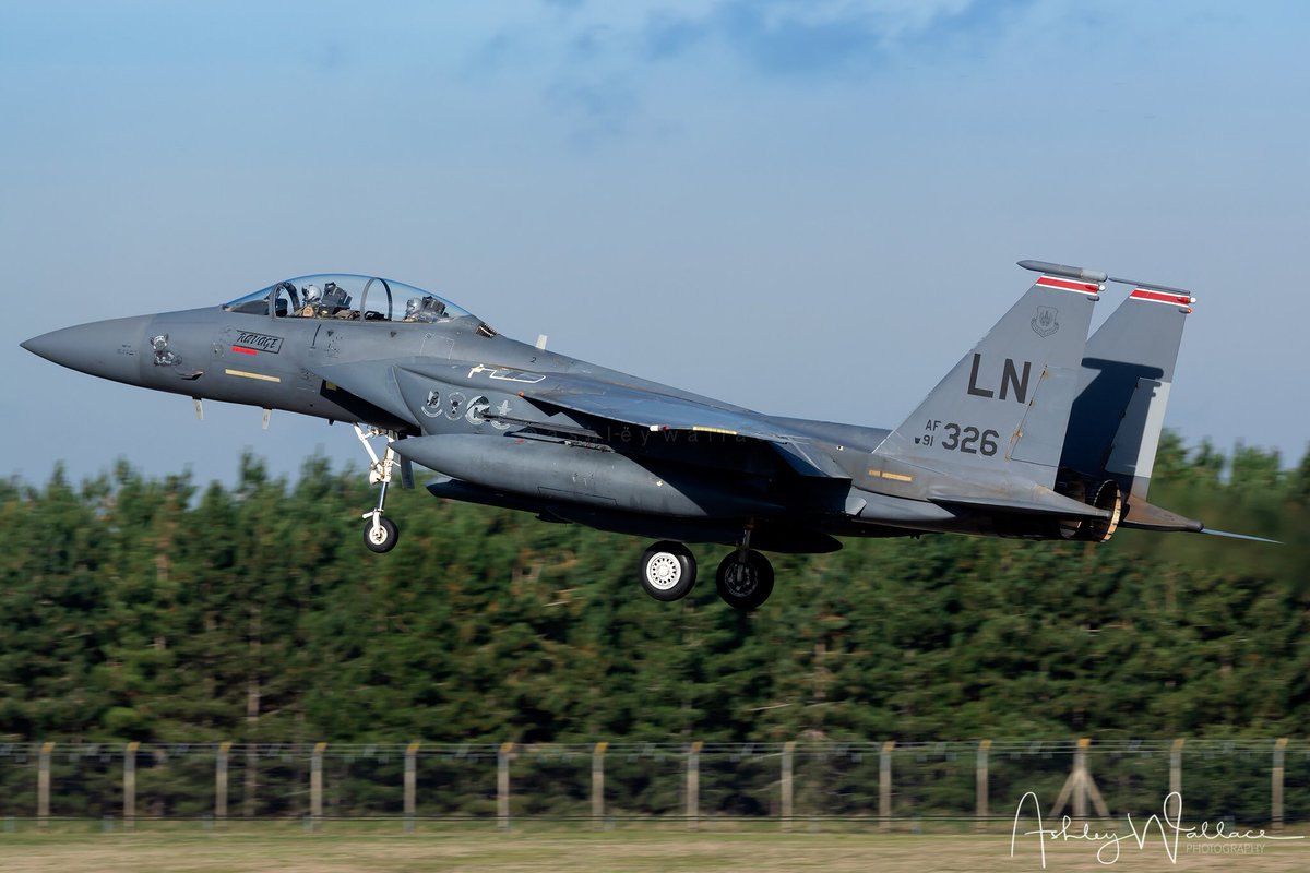 Great to catch the 494th FS returning from their Middle East Deployment, complete with chalk artwork @48FighterWing @TheAviationist @Aviation_Intel #F15E #StrikeEagle #LibertyWing