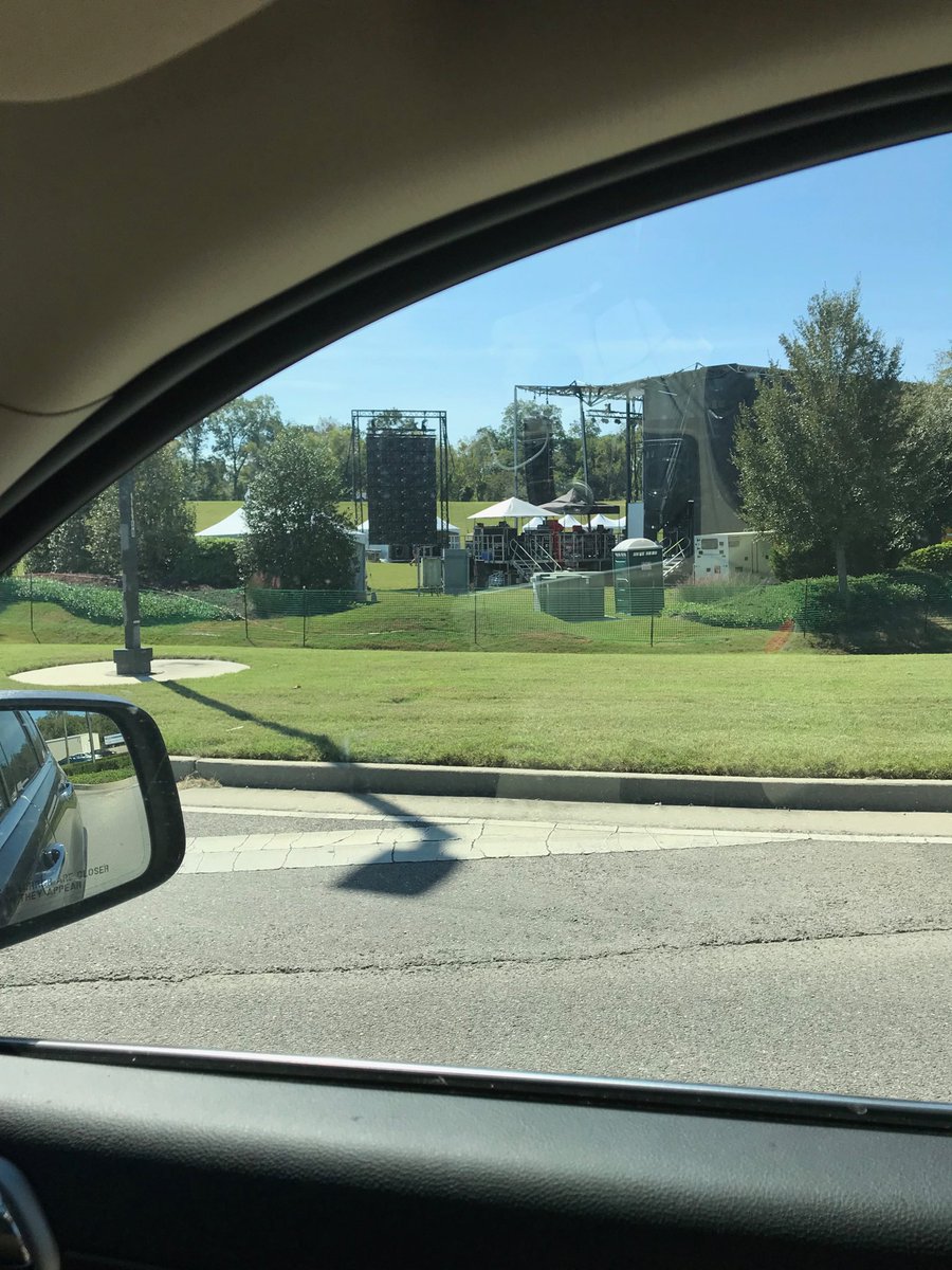 FrankDuffy's tweet photo. ⁦@FrontOfficeLos⁩ Better Than Ezra tonight. #LSUband https://t.co/l72af2VUkf