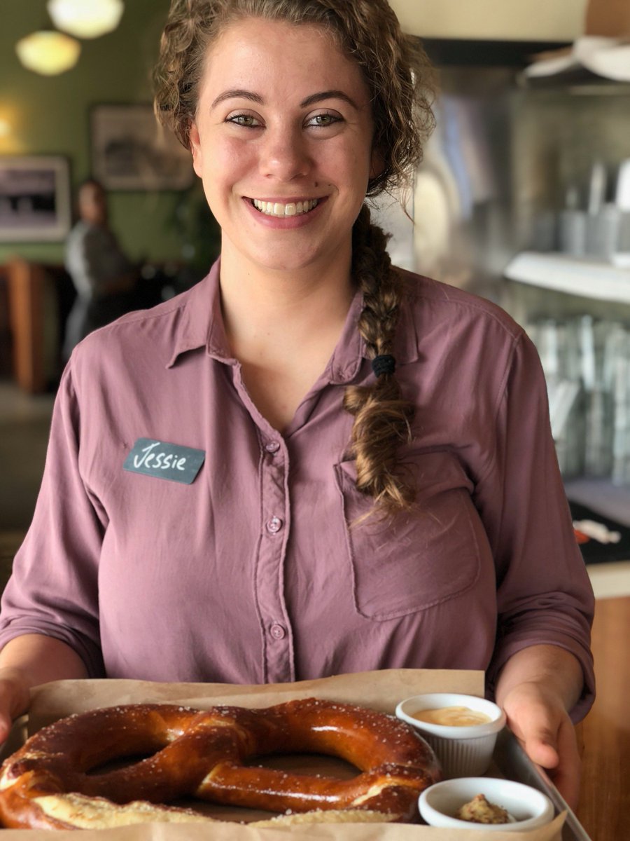 Truxtons's tweet photo. Happy Friday! Start your weekend here and check out one of our Oktoberfest specials - the Jumbo Bavarian Pretzel...
#oktoberfest #pretzel #bavarian #bistro #yummy #nomnom #instafood #foodstagram https://t.co/wHcioa6rHE