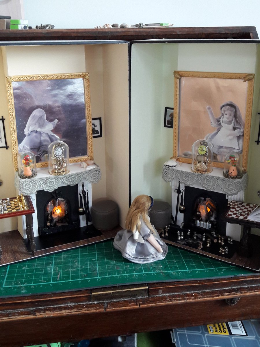 Looking Glass rooms finished at last.
#SteampunkDollsHouse #miniatures #steampunkshrunk #12thscale #Alice #throughthelookingglass