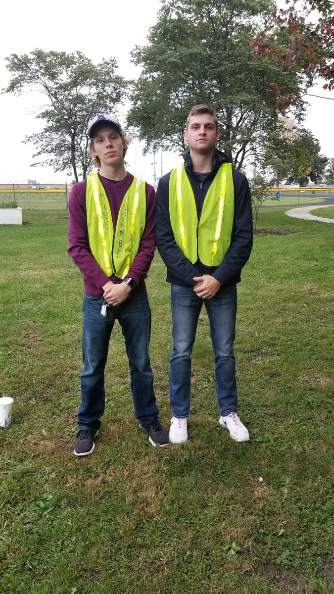 TorchAHS's tweet photo. Homecoming 2018. A wee bit wet, a wee bit cold, but this is Arcola, so it's all good! https://t.co/jXzZj7M7LI