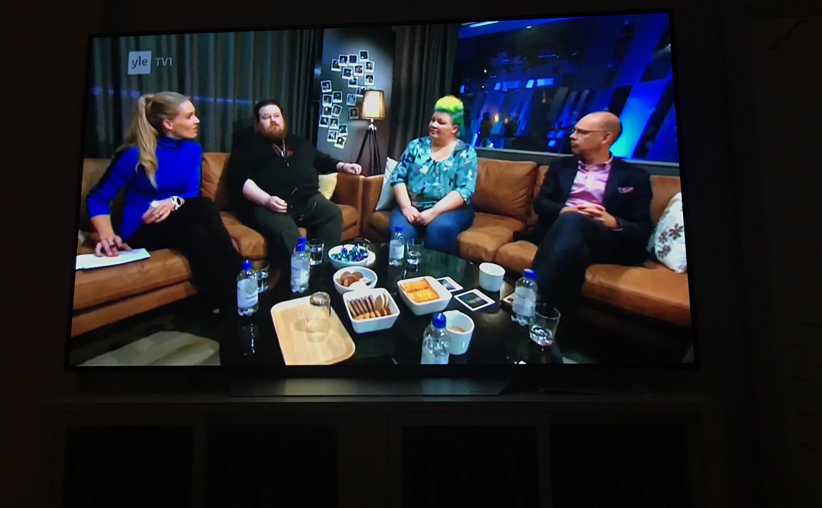 mielenterveys's tweet photo. Häpeä rajoittaa ihmistä joskus jopa enemmän kuin mielenterveyden häiriö. Kristian Wahlbeck Mielenterveysseurasta kiittää Jippua ja muita avoimuuden edistämisestä. Vierellä Jenny Lehtinen #sannikkaukkola-ohjelmassa #mindpride #mielenterveys @mentalblog https://t.co/mkSQs4XP7k https://t.co/aVmAWYNTam