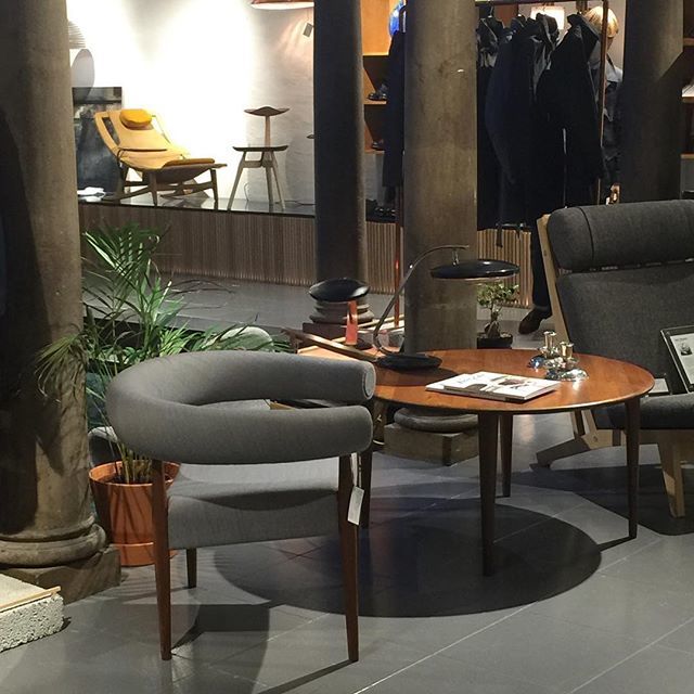 Moderntribute's tweet photo. Back in the store. Soon back on @1stdibs. Building up online stock. https://t.co/OwQzscmMLB