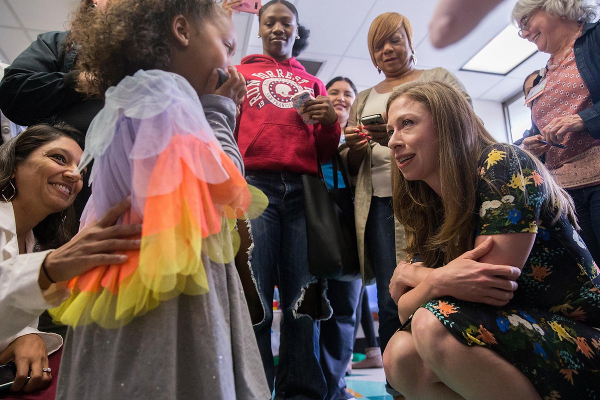 sfchronicle's tweet image. On Thursday, @ChelseaClinton toured SF General Hospital in support of a new early childhood learning program, which encourages parents to talk, sing and read to their babies. 

Read more &amp;gt;&amp;gt;&amp;gt; trib.al/knZSHBq