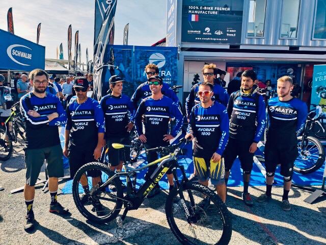 Départ pour la course e-bike Matra-Avoriaz sur le Roc d’Azur !
⁦@AvoriazTourisme⁩ soutient ses partenaires ⁦@EasybikeGroup⁩ et ⁦<a href="/thomasvoeckler/">Thomas Voeckler</a>⁩ 🚴🏻‍♂️ #RocdAzur #rocdazur2018 #avoriaz1800 #avoriaz