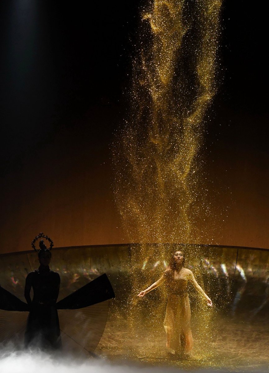 XHespanol's tweet image. ¿Qué te parece? 

 Bailarines actúan durante el espectáculo de danza contemporánea china #TheRiteOfSpring,  la más reciente composición de danza coreografiada por Yang Liping, el bailarín y coreógrafo más importante de China, en Kunming, en el suroeste de China