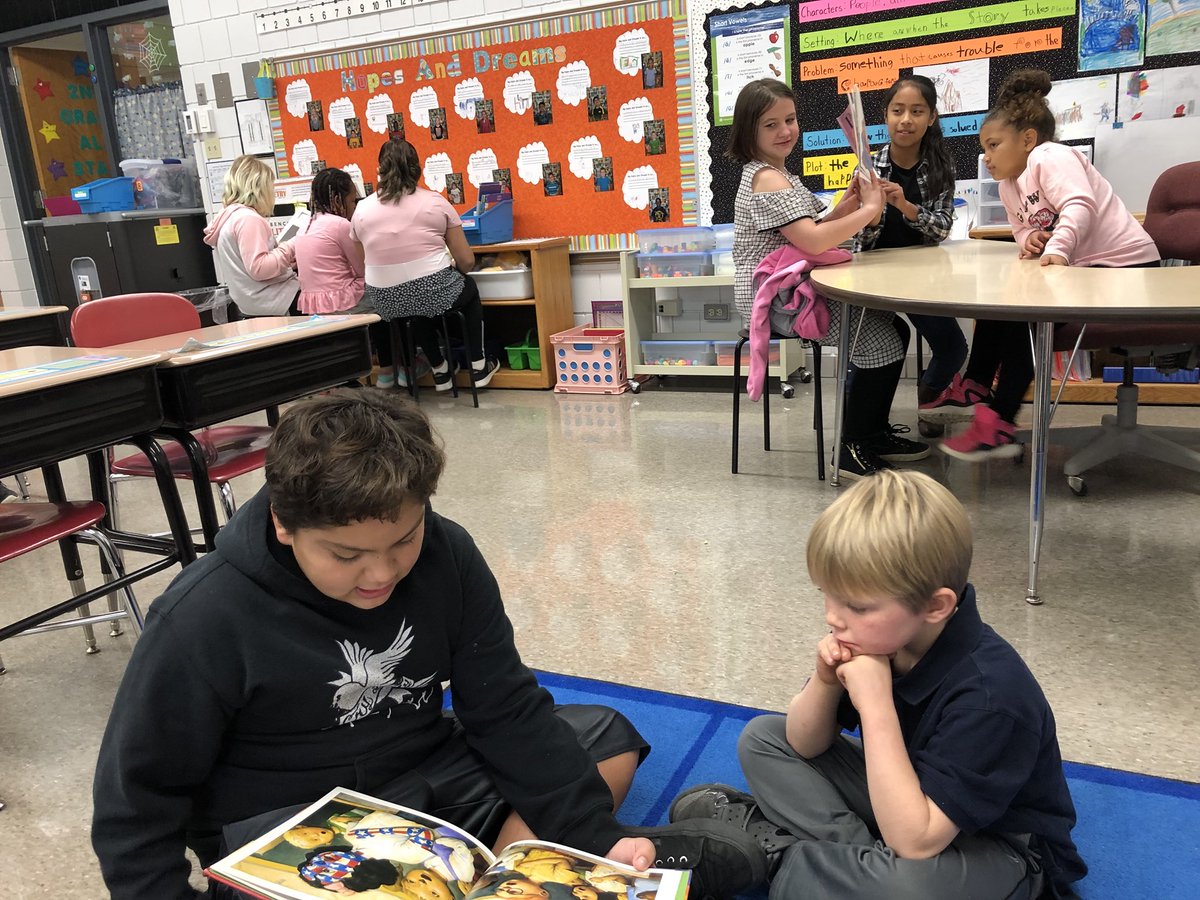 wescott106's tweet photo. Reading to our second grade buddies! #alasconnected #5thgrade @AlbertLeaSchool @Halversontweets @TonnieAtHeart @jlrassler https://t.co/KCoHB9Nzov