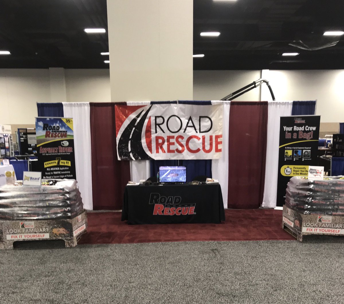 roadrescueaspha's tweet photo. Check out Road Rescue at #TMLAC2018 #potholerepair https://t.co/rdRX51ThYb