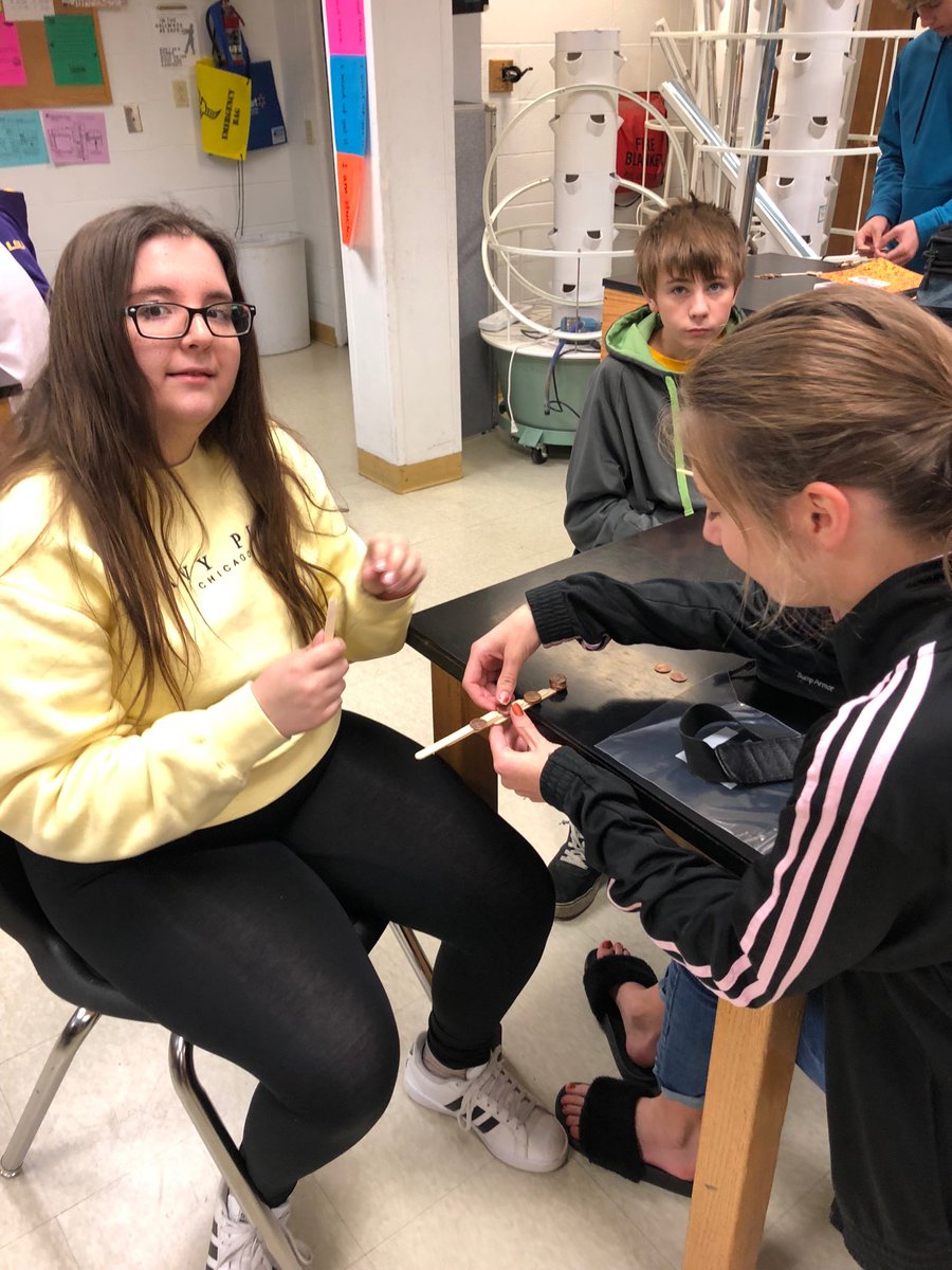 ShroutLucy's tweet image. Doing an exploratory activity by making cantilevers with sticks and pennies. We will learn about balanced and unbalanced forces next week. Now they have an activity to connect their learning with. ⁦@BethHouf⁩ #fmsteach. @fultonproud #frankloydwright