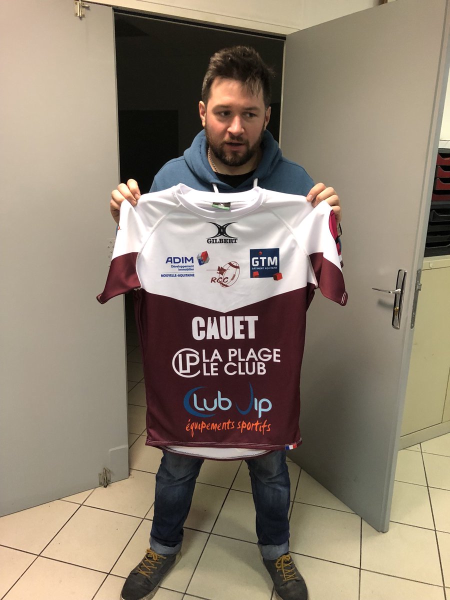cauetofficiel's tweet photo. A défaut de faire du #Rugby  je suis super fier d’être sur le maillot #RCC 🏋️‍♀️🏋️‍♀️!! Et je débarque vendredi 19 ⁦@LAPLAGE_LECLUB⁩ #mix 🎉😘 https://t.co/CIL0VXpUHo