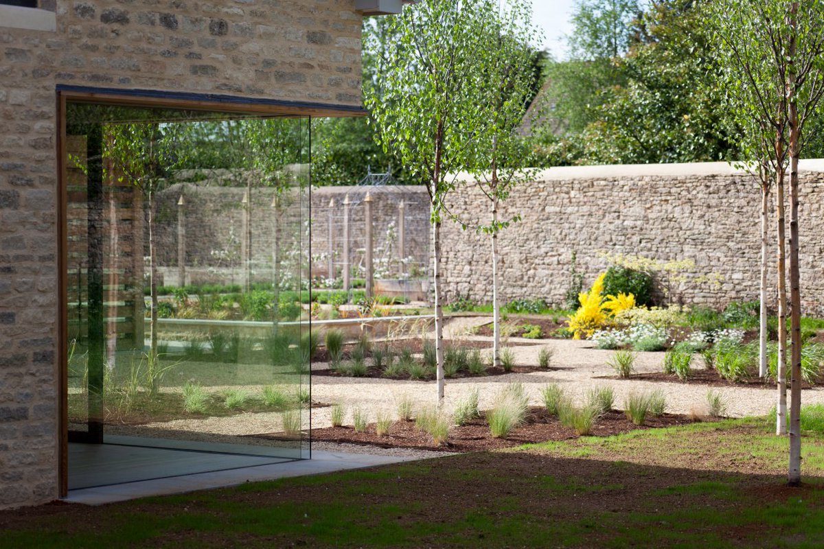 cantifix's tweet photo. Sometimes, it's not the things you see that make the biggest difference in a design - it's the things you don't see... #invisiblecorner #glazing https://t.co/n2p3Nh2M4M