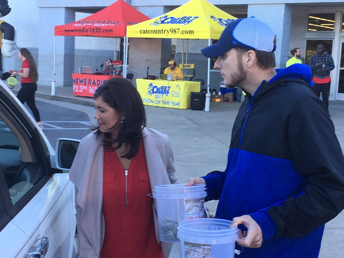 WEARTV_Showers's tweet photo. @WEARSueStraughn @Hudson_Miller15 & @laurenwolfetv Helping @weartv Help the Hurricane Victims in and around Panama City. #StormVictims #HurricaneMichael #Donations https://t.co/QfEHSHYjrG