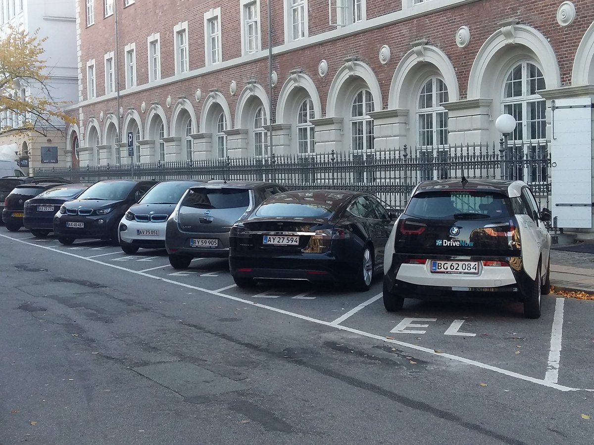 hermarvic's tweet photo. All electric in copenhagen! https://t.co/CvNeqxDl24