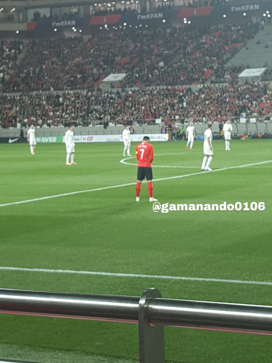 gamanando0106's tweet photo. 경기시작 직전 기도하는 쏜캡🙏❤ https://t.co/lOAARJfxS6