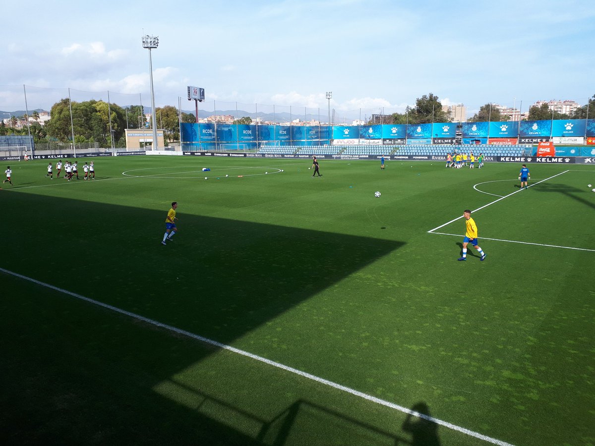 jornada_previa's tweet photo. ¡Buenas tardes desde la Dani Jarque! Partidazo de DH Juvenil entre Espanyol y Mallorca. #DHJg3 #rcde https://t.co/U3qdb7gXRa