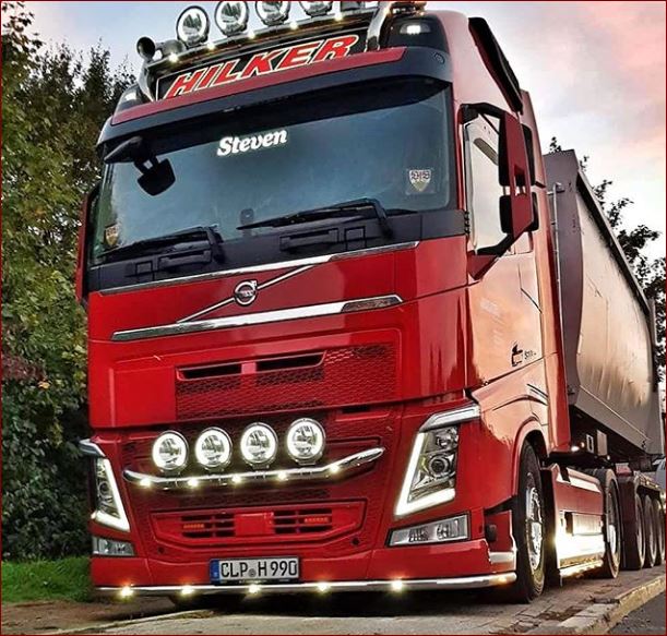 globalphotos200's tweet photo. #volvotrucks #volvo #trucking #fhclub #friends #travel #volvowhatelse #truck #picofday #bestofday #fhfriends #volvochallenge #volvofamily #titan #volvotrucksse #perfect #trucker #work #volvofhclub #volvotrucksmoment #volvofamily #truckerslife #instastyle #goinstyle #beautiful https://t.co/nkQR03zlBm