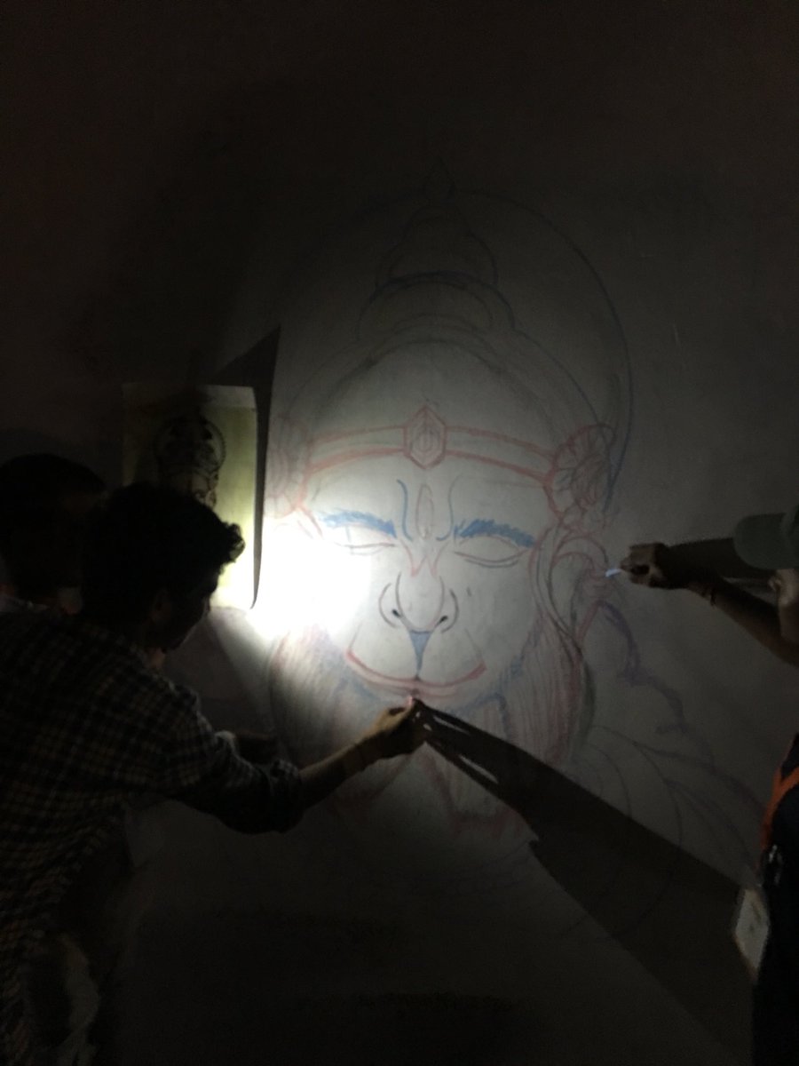 shantanug_'s tweet photo. Initial sketching started on hundreds of walls of Ayodhya. Unbelievable sight ! #AyodhyaArtFest https://t.co/sm51vSnKrN