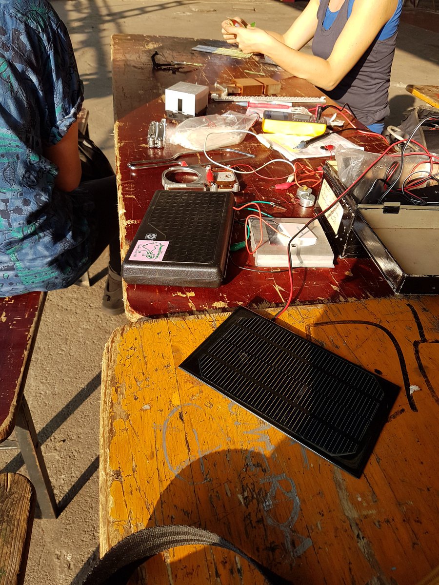 EclecticTech's tweet image. Intense days of workshops, but side projects too at #ETC2018