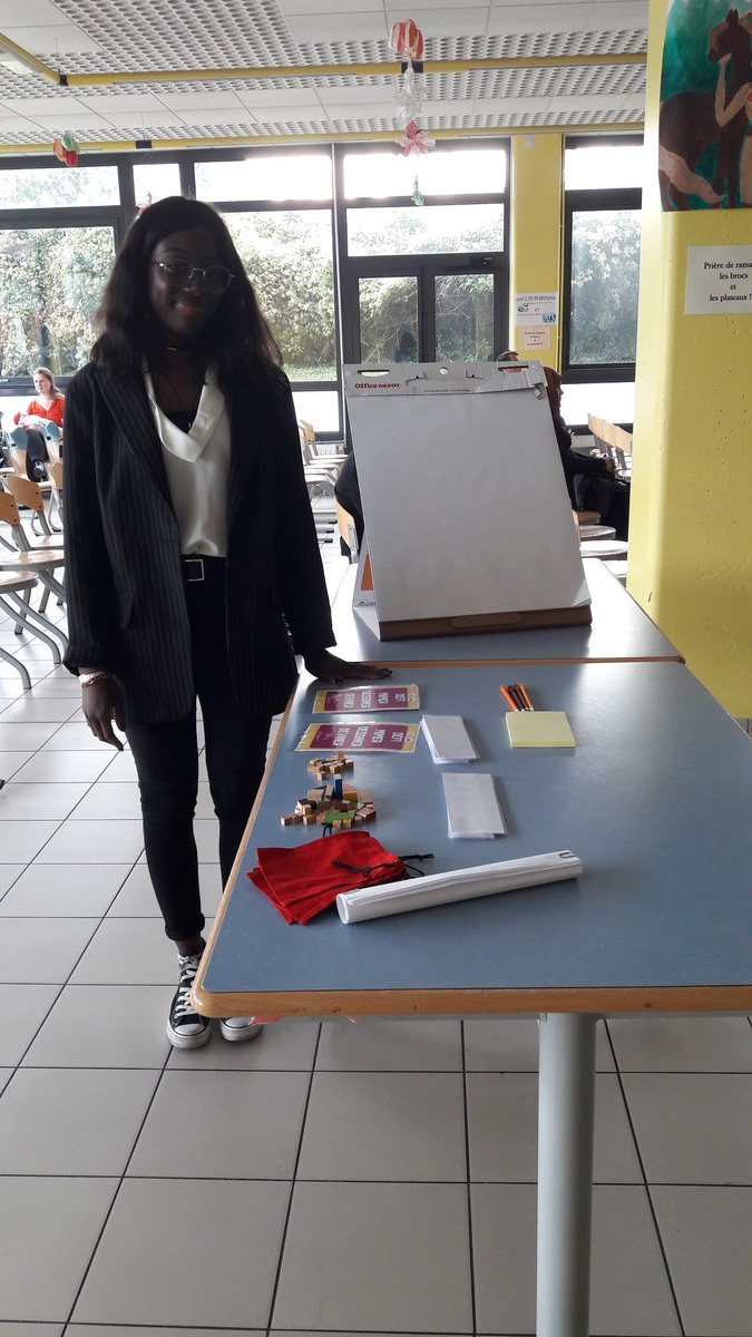 LesIdeateurs's tweet photo. Mise en place des ateliers pour #notrecommune ! @uwa_france @VilleSarcelles @valdoise @epafrance ! Nous sommes prêt pour accueillir les 6e! https://t.co/L5I2TQnvxD