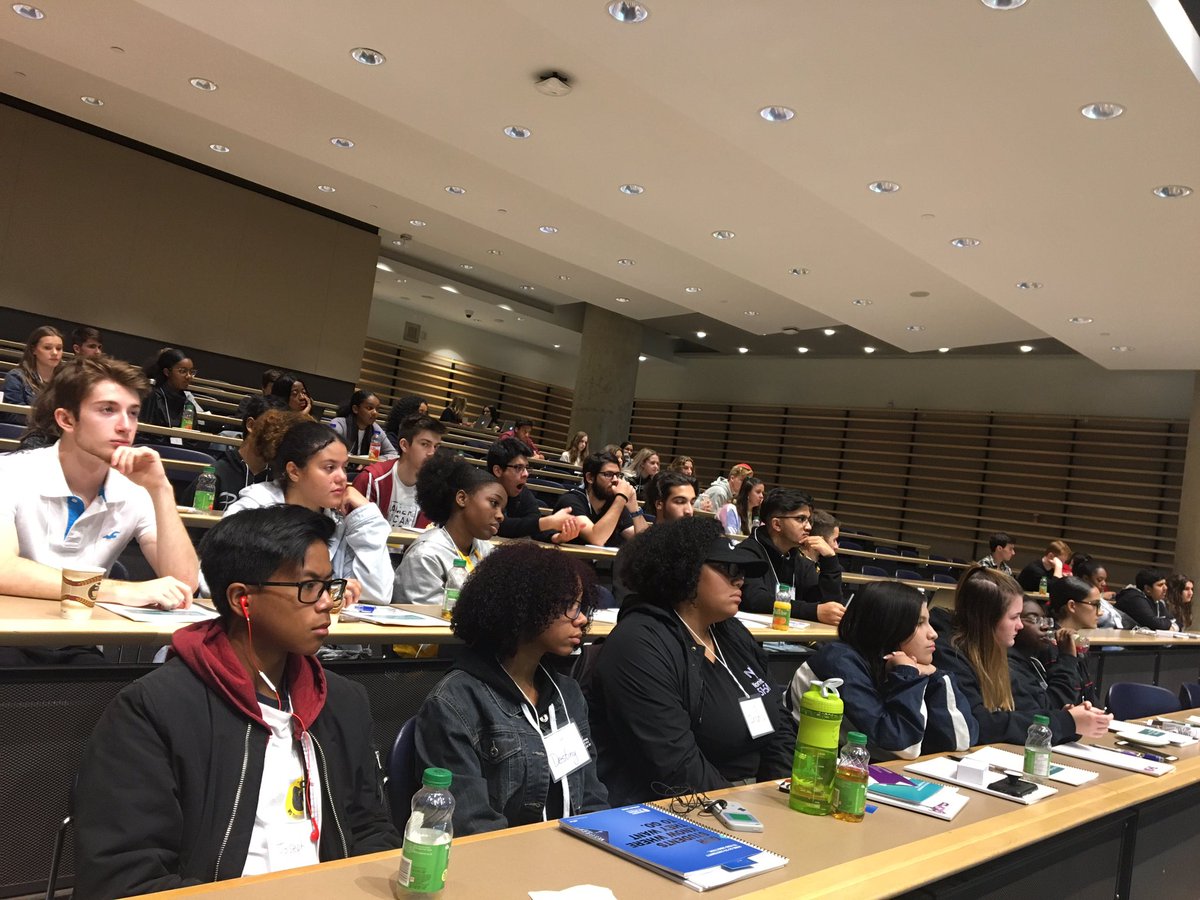 OT_Brilliant's tweet photo. @y2labs kicks off with a jam packed crowd and words from #UOITBrilliant entrepreneur @MarkRizk6 of #oombotechnologies. Mark is sharing some of his experience and words of wisdom with attendees. #y2labs #lessonslearned #ONTechU #DDCSB https://t.co/GBeqHodneu