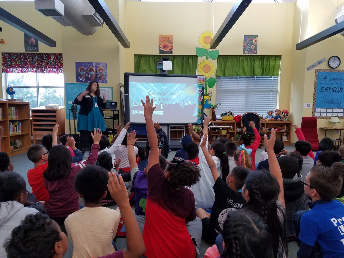 PearcyLibrary's tweet photo. Great TCC presentation in the library with 3rd grade Ss.  @TCCollege @aisdlibsrv @PearcyEagles #pearcyproud https://t.co/9TZNswiqwe