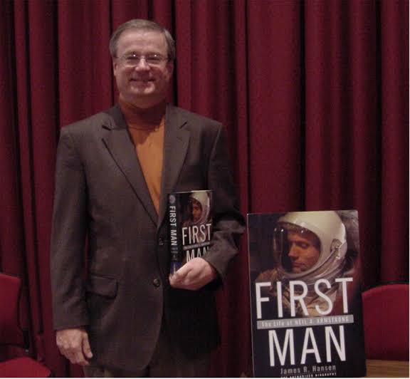 MengulasTuntas's tweet image. Untuk film ini mendapat inspirasi dari sang pembuat buku #biografi dari Neil Armstrong, #JamesRHansen. Film ini juga ditulis oleh #JoshSinger untuk #ScreenPlay.