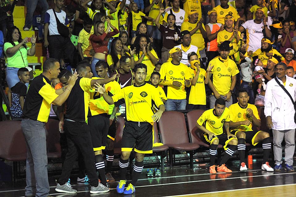 RockAndFutbol's tweet photo. #LaGranJugada "Entrenadores no deben usar palabras escatológicas" por el Dr. Jose Cedeño  #FutsalAMF https://t.co/9opZz3ivtl https://t.co/Hnrn1y6l9h