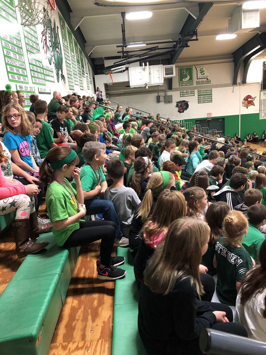 nikki_r_jenkins's tweet photo. Homecoming pep rally💚 It’s a great day to be a Dragon🏈🐉💚 #BeADragonSGEL  #homecoming https://t.co/e2wjSP7hLa