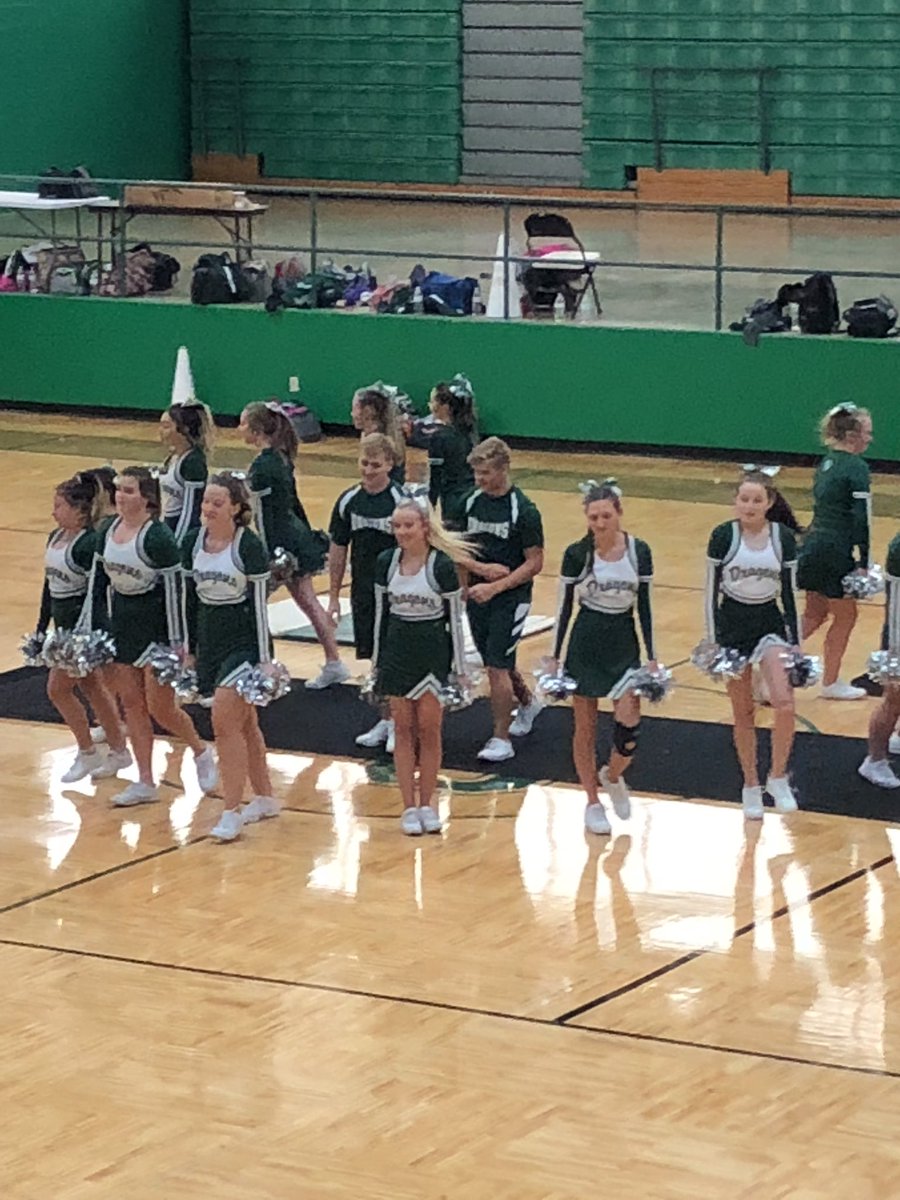 nikki_r_jenkins's tweet photo. Homecoming pep rally💚 It’s a great day to be a Dragon🏈🐉💚 #BeADragonSGEL  #homecoming https://t.co/e2wjSP7hLa