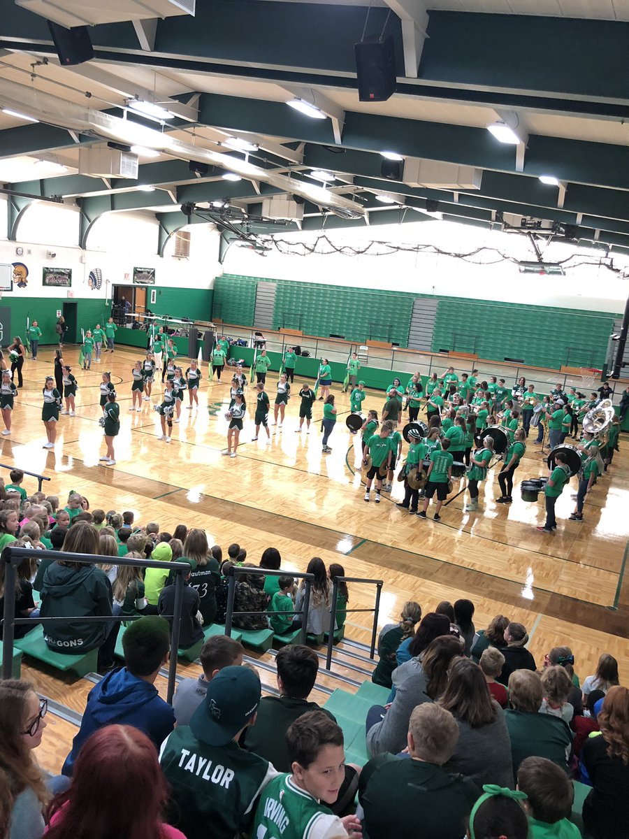 nikki_r_jenkins's tweet photo. Homecoming pep rally💚 It’s a great day to be a Dragon🏈🐉💚 #BeADragonSGEL  #homecoming https://t.co/e2wjSP7hLa