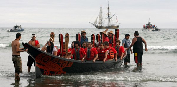 YNHallak's tweet photo. #FridayMotivation Americans who can #walk same beaches, #paddle same waters, #hunt same lands our #ancestors did cent. ago. #QuinaultIndianNation (#QIN) consists of #Quinault &amp; #Queets tribes &amp; descendants of 5 other coastal tribes: #Quileute, #Hoh, #Chehalis, #Chinook,#Cowlitz https://t.co/qnyksIip1m