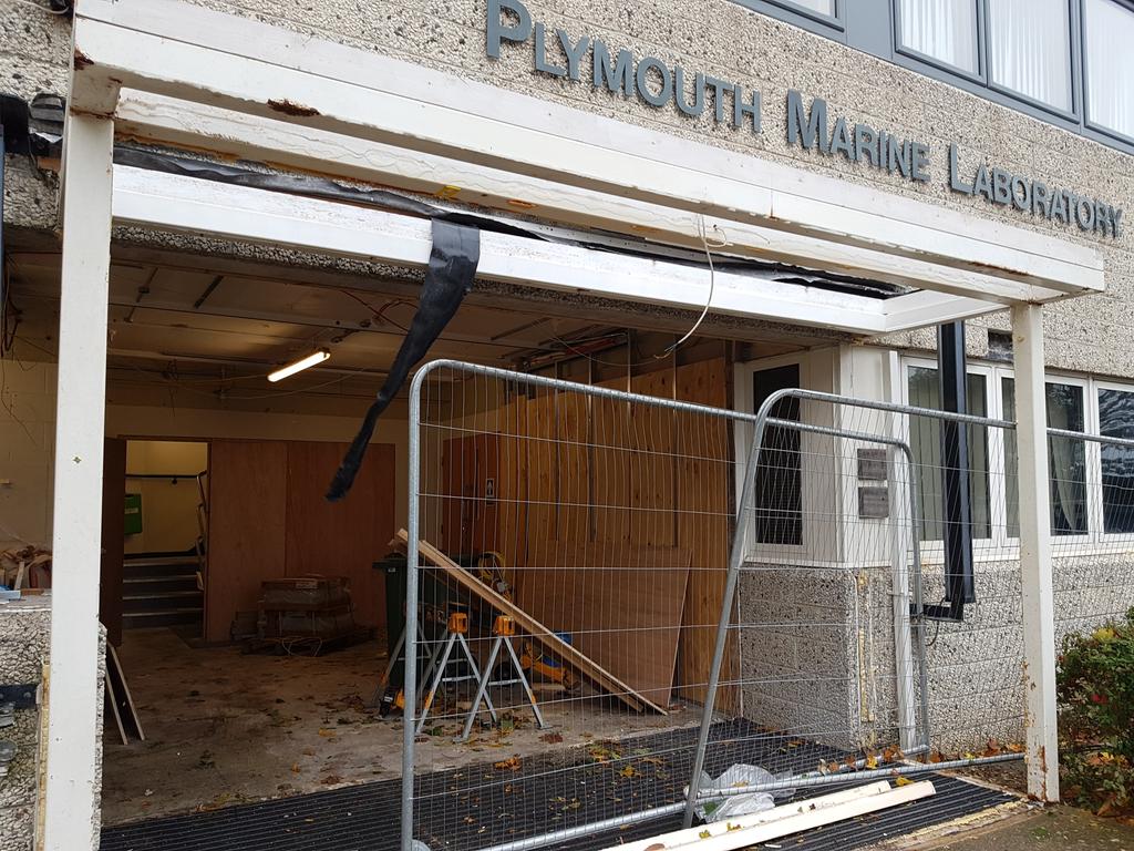steve_swi's tweet photo. Probably not the best day to remove the front doors. #StormCallum #PMLRefurb https://t.co/bxhtzhVxIi