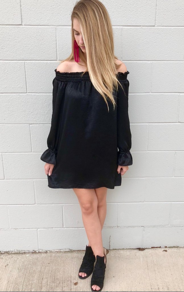HingeWaco's tweet photo. Happy Friday! Have a special event this weekend? We can dress you up in pieces like these. 
Dress: 
Earrings: 
Shoes: 
.
.
.
#ootd #fashion #instastyle #designer #littleblackdress #popofcolor #hingewaco https://t.co/J6AN7QC4ml