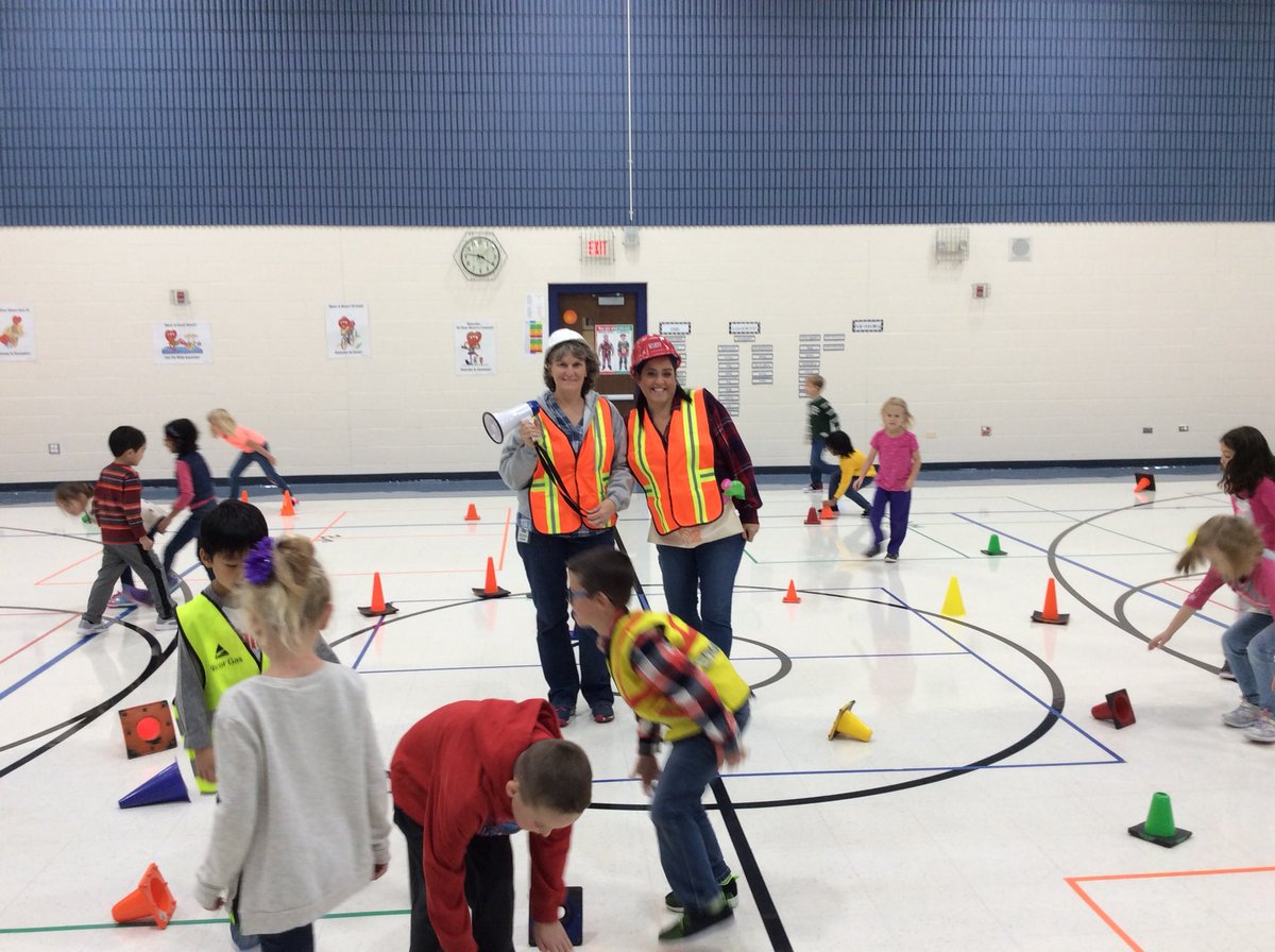 It’s Construction Day! 🚧 
Heigh Ho, Heigh Ho it’s off to work we go! <a href="/D60Holmes/">Holmes Primary School</a> #d60learns #workingfortheweekend