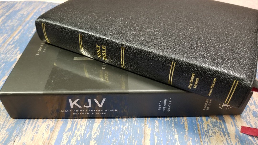 BibleBuyingGuid's tweet image. Premier Collection Giant Print Reference KJV Bible Review biblebuyingguide.com/premier-collec… @NelsonBibles #KJV #BibleReview #PremierCollection