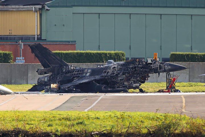 scramble_nl's tweet photo. Florennes air base - F-16 write-off. The cannon of an F-16 worked upon was activated by accident and hit the F-16 that was parked on the flightline. Read more at https://t.co/S6NBlY848E https://t.co/xpqb6slqbp
