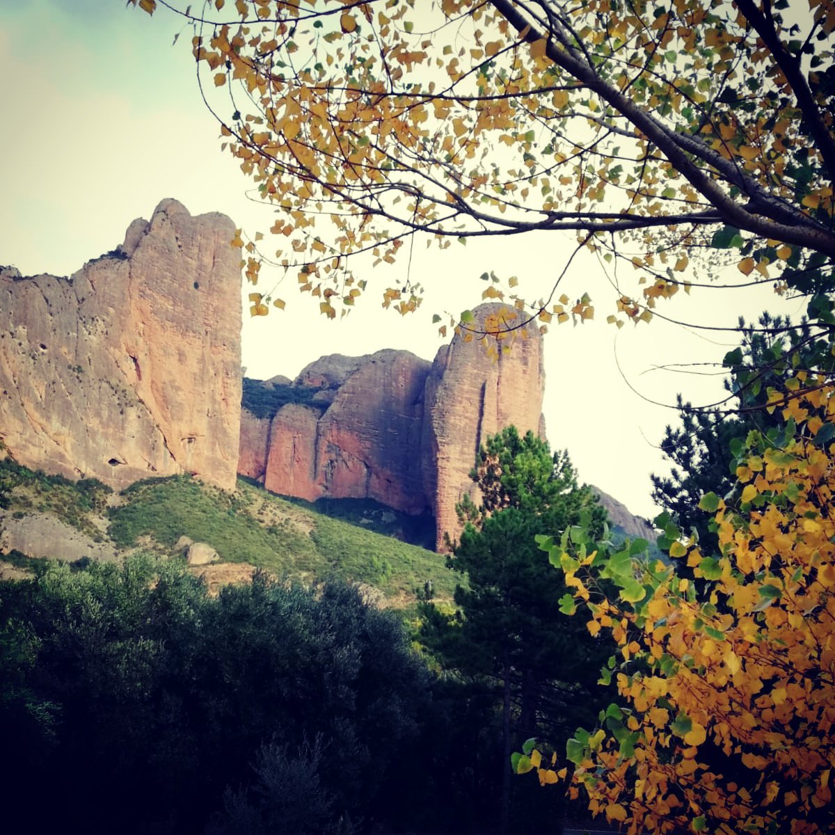 Otoño en el <a href="/ReinodeMallos/">Reino de los Mallos</a>