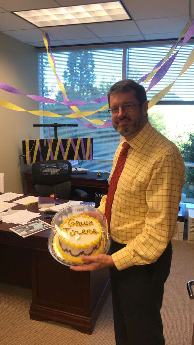 TDOrgeron's tweet photo. Hopefully the cake will make Alan less mad at me. #GeauxTigers #LSU #BeatGeorgia https://t.co/MYPywnhHod