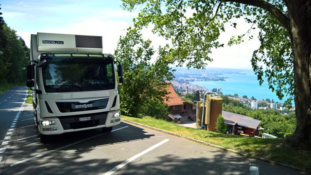 Full electric M.A.N TGL converted by EMOSS driving in Switzerland  #electrictruck #zeroemission #innovation