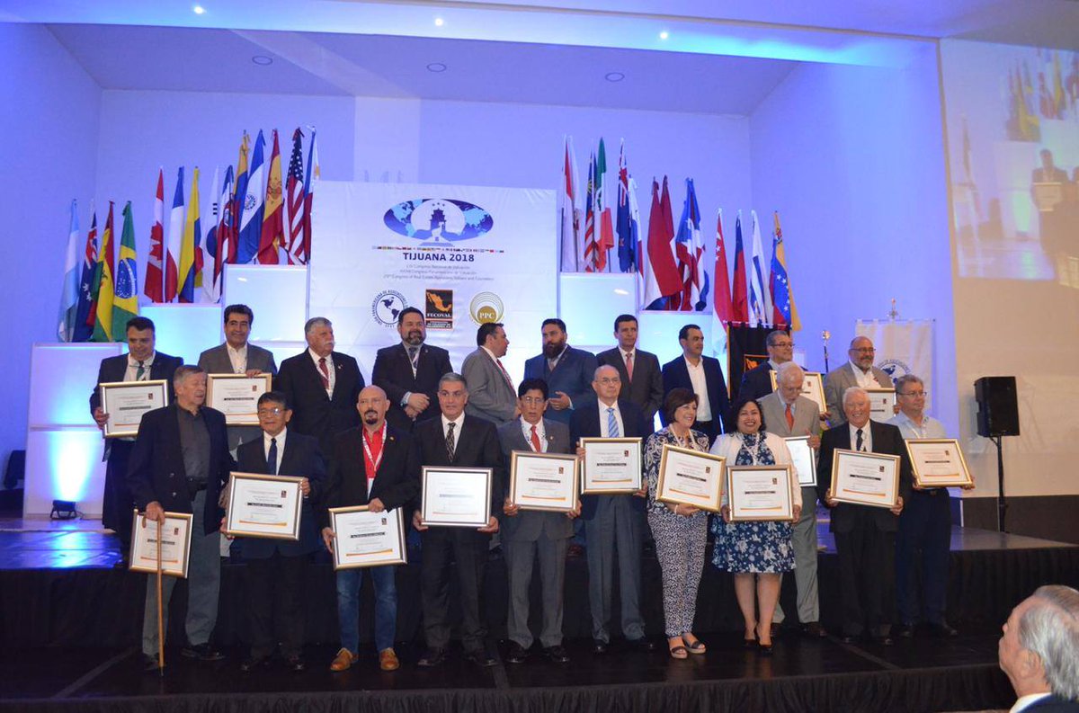 FECOVAL_AC's tweet photo. Ayer se realizó la entrega de reconocimientos "Agustín Martínez Torres". #comuvati2018 https://t.co/2o4s8E7zxg